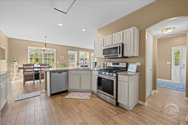2582 Lorraine Circle 2582, Geneva, IL 60134