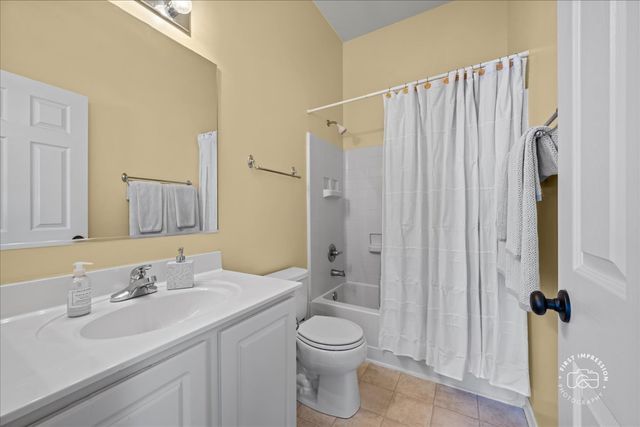 2582 Lorraine Circle 2582, Geneva, IL 60134