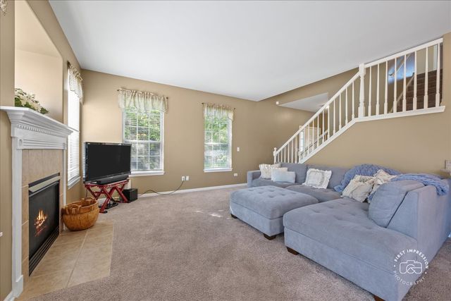 2582 Lorraine Circle 2582, Geneva, IL 60134