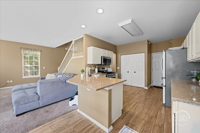 2582 Lorraine Circle 2582, Geneva, IL 60134