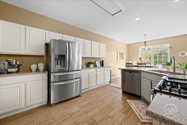 2582 Lorraine Circle 2582, Geneva, IL 60134