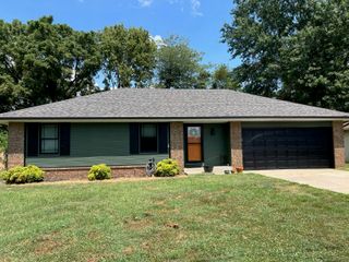 3039 West Cherokee Street, Springfield, MO 65807