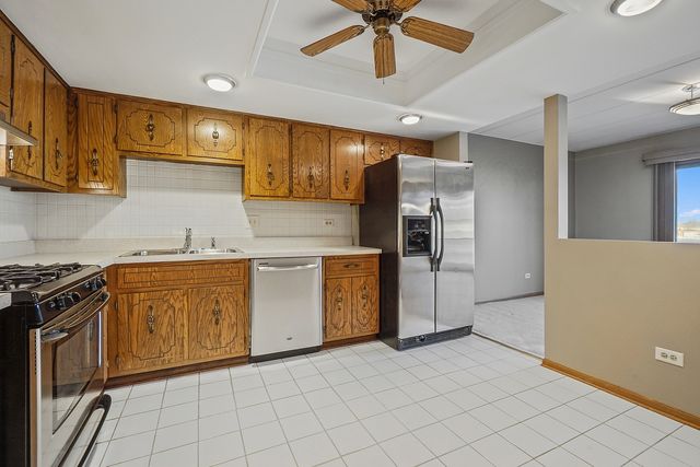 15725 Foxbend Court 1W, Orland Park, IL 60462