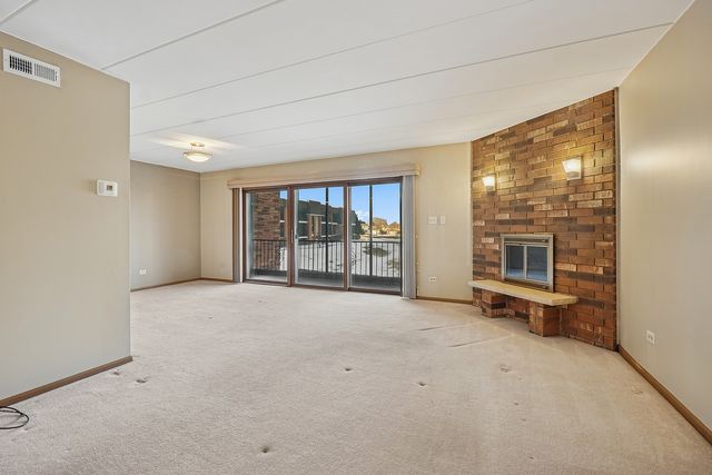 15725 Foxbend Court 1W, Orland Park, IL 60462