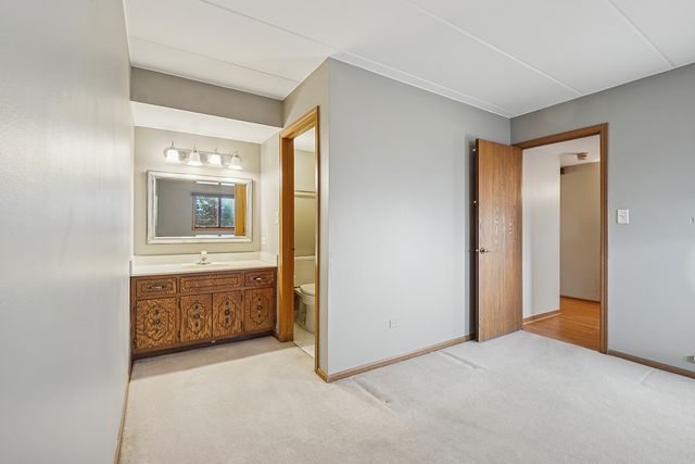 15725 Foxbend Court 1W, Orland Park, IL 60462