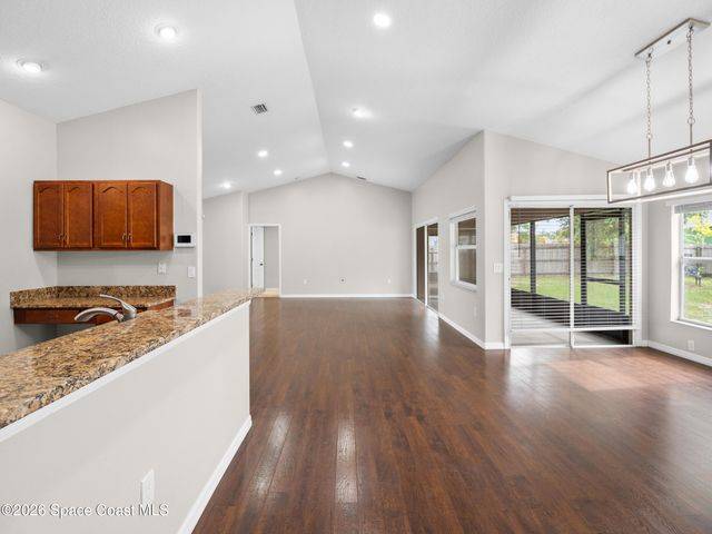 567 Consolata Avenue NW, Palm Bay, FL 32907