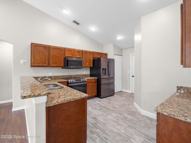 567 Consolata Avenue NW, Palm Bay, FL 32907