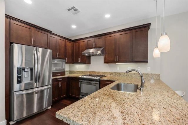 1608 W Artesia Square, Gardena, CA 90248