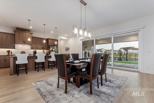 207 S Eagles Roost Way, Eagle, ID 83616