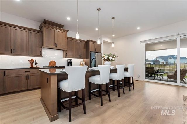 207 S Eagles Roost Way, Eagle, ID 83616