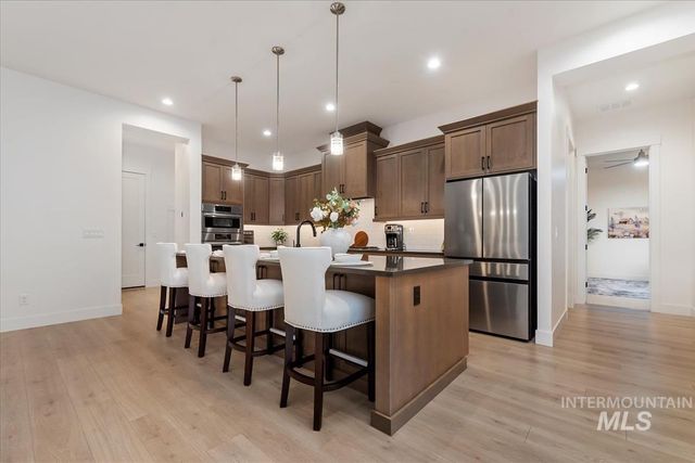 207 S Eagles Roost Way, Eagle, ID 83616