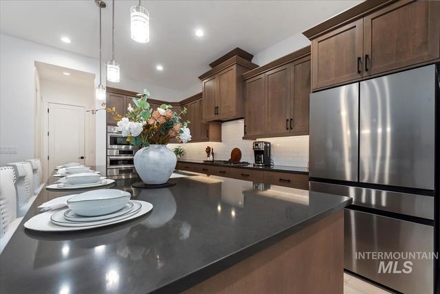 207 S Eagles Roost Way, Eagle, ID 83616