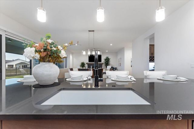 207 S Eagles Roost Way, Eagle, ID 83616