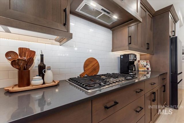 207 S Eagles Roost Way, Eagle, ID 83616