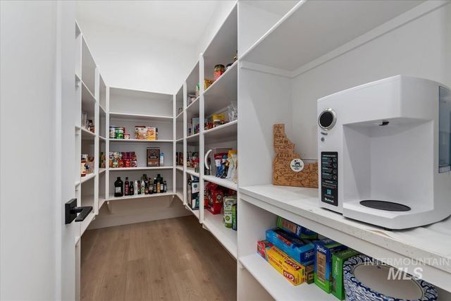 207 S Eagles Roost Way, Eagle, ID 83616