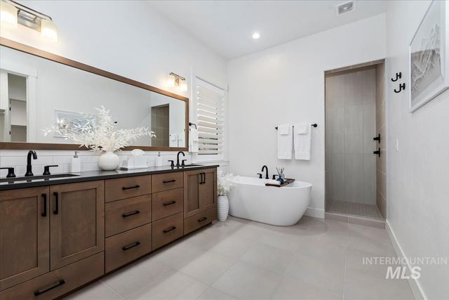 207 S Eagles Roost Way, Eagle, ID 83616