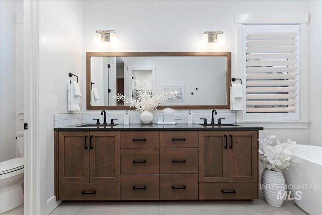 207 S Eagles Roost Way, Eagle, ID 83616