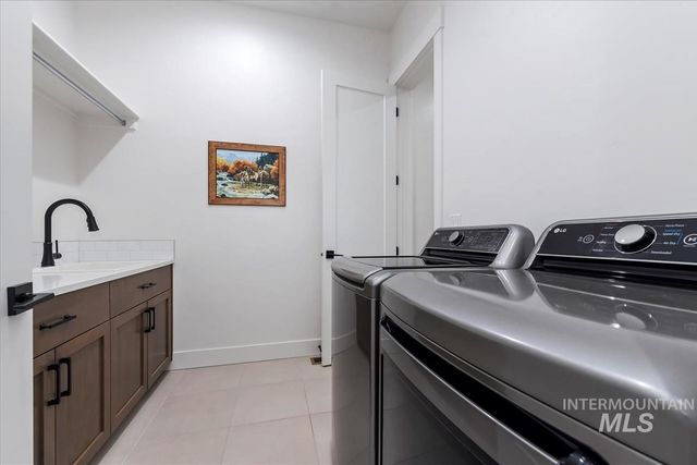 207 S Eagles Roost Way, Eagle, ID 83616