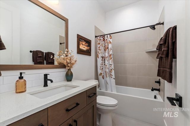 207 S Eagles Roost Way, Eagle, ID 83616