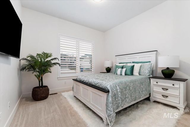 207 S Eagles Roost Way, Eagle, ID 83616