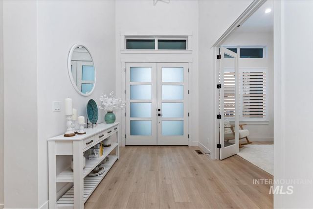 207 S Eagles Roost Way, Eagle, ID 83616