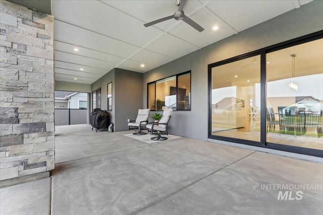 207 S Eagles Roost Way, Eagle, ID 83616