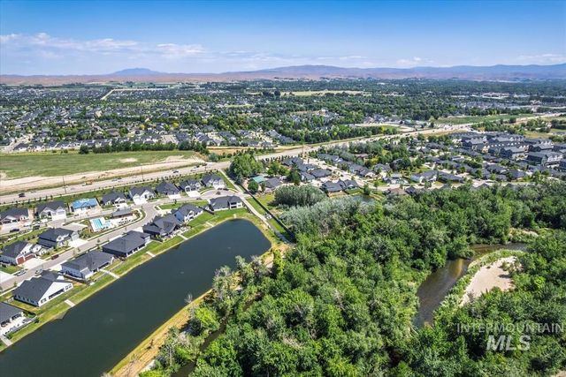 207 S Eagles Roost Way, Eagle, ID 83616