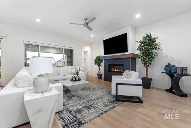 207 S Eagles Roost Way, Eagle, ID 83616