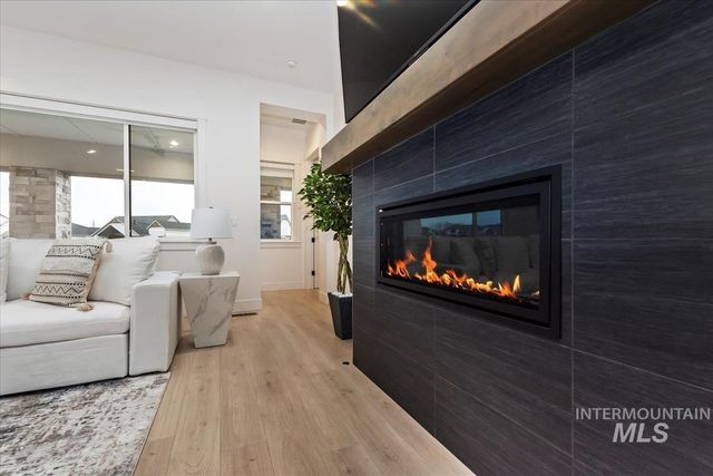 207 S Eagles Roost Way, Eagle, ID 83616