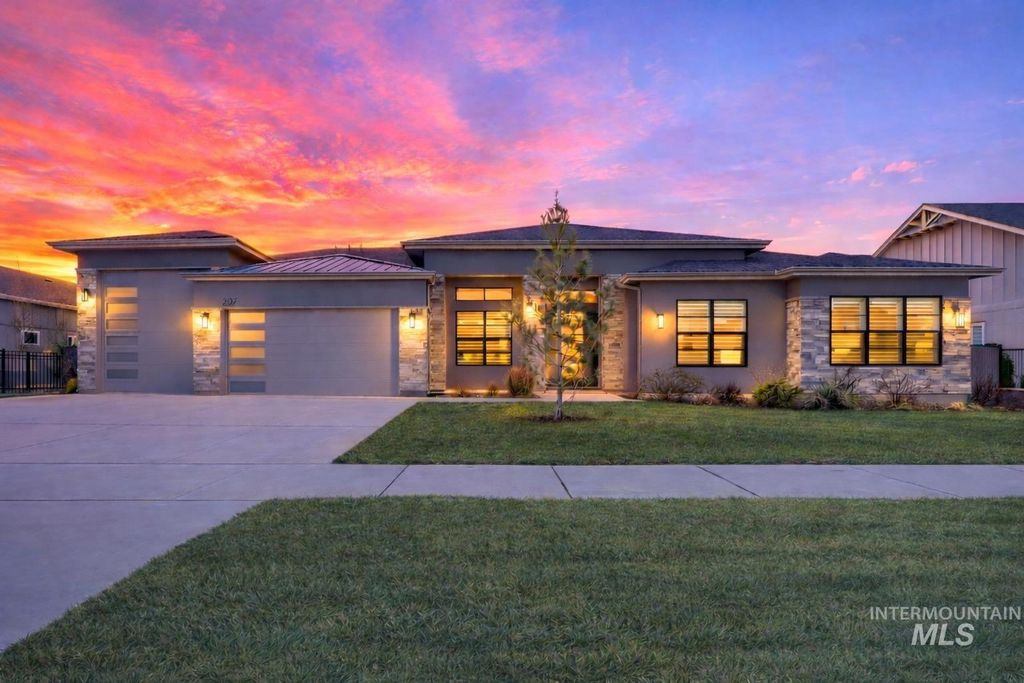 207 S Eagles Roost Way, Eagle, ID 83616 photo 2