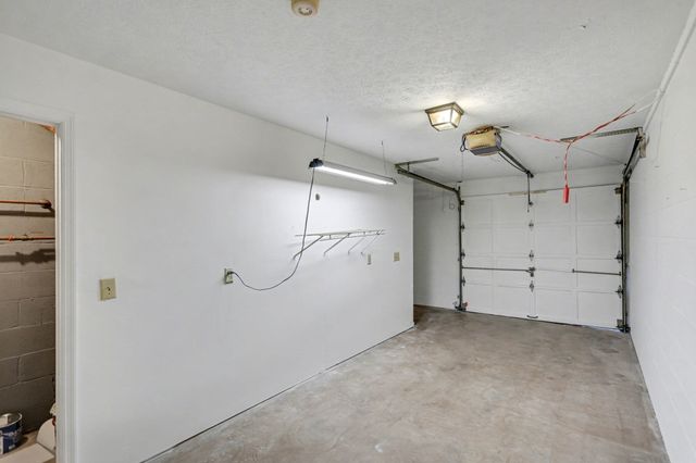 302 Allers Dr, White House, TN 37188