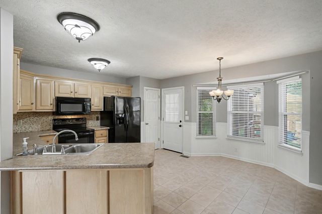 302 Allers Dr, White House, TN 37188