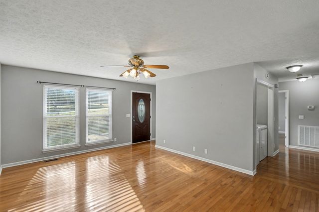 302 Allers Dr, White House, TN 37188