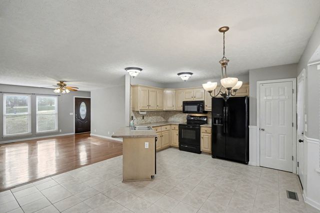 302 Allers Dr, White House, TN 37188