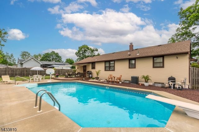 414 N Greasheimer St, Manville Boro, NJ 08835