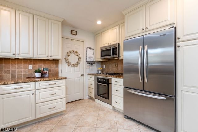 414 N Greasheimer St, Manville Boro, NJ 08835