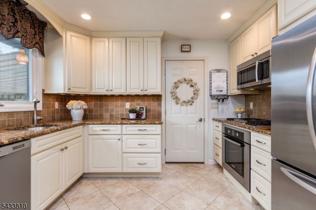 414 N Greasheimer St, Manville Boro, NJ 08835