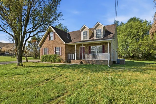 2039 Sterling St, Murfreesboro, TN 37127