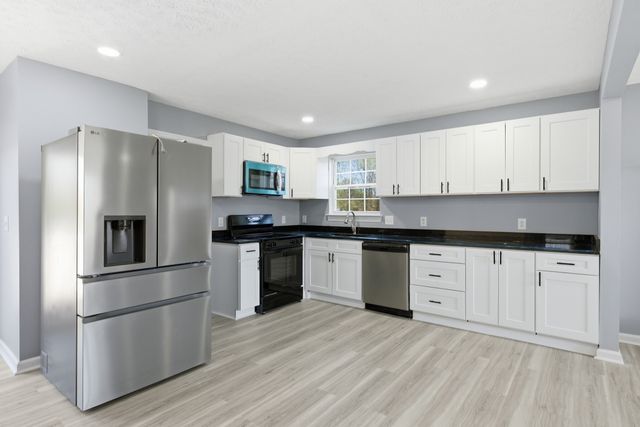 2039 Sterling St, Murfreesboro, TN 37127