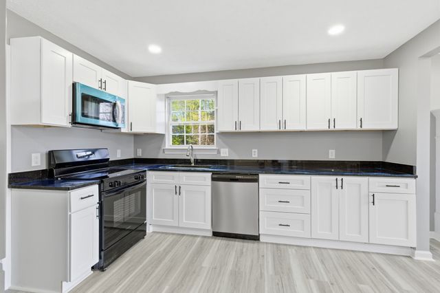2039 Sterling St, Murfreesboro, TN 37127