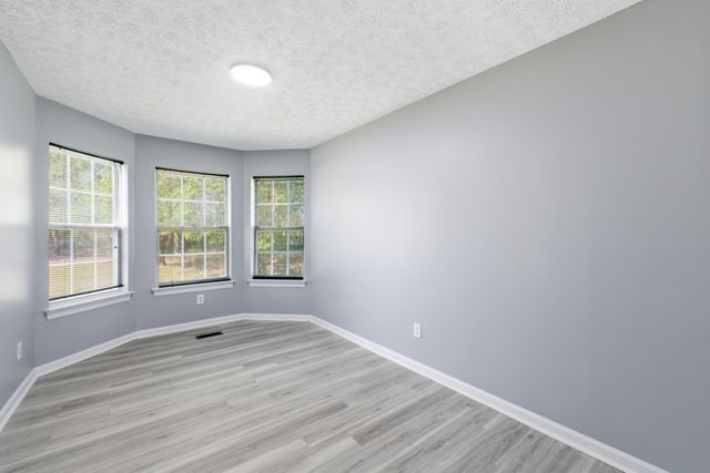 2039 Sterling St, Murfreesboro, TN 37127