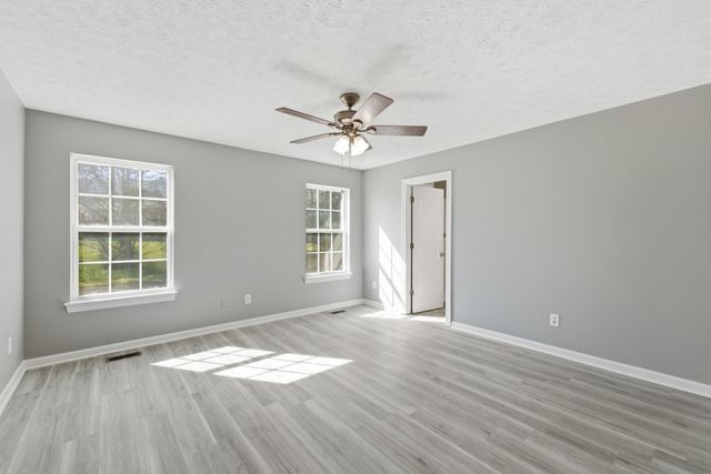 2039 Sterling St, Murfreesboro, TN 37127