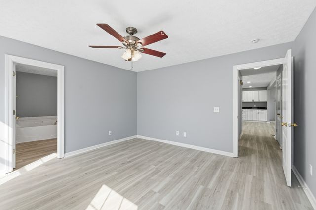 2039 Sterling St, Murfreesboro, TN 37127
