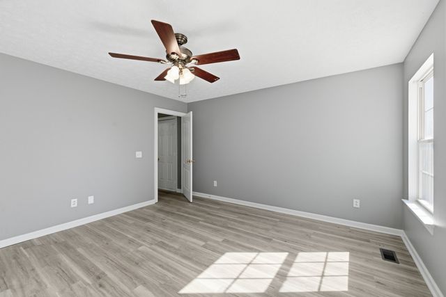 2039 Sterling St, Murfreesboro, TN 37127