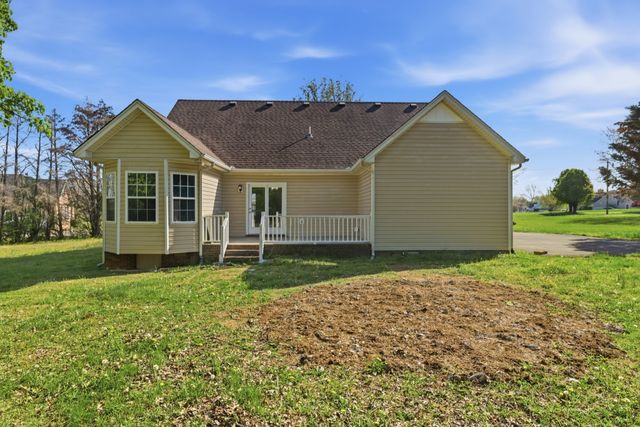 2039 Sterling St, Murfreesboro, TN 37127