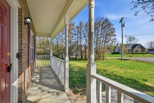 2039 Sterling St, Murfreesboro, TN 37127