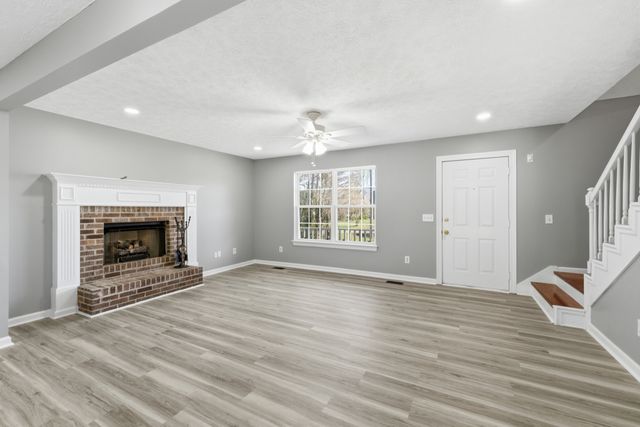 2039 Sterling St, Murfreesboro, TN 37127