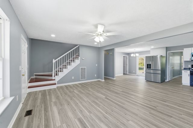 2039 Sterling St, Murfreesboro, TN 37127