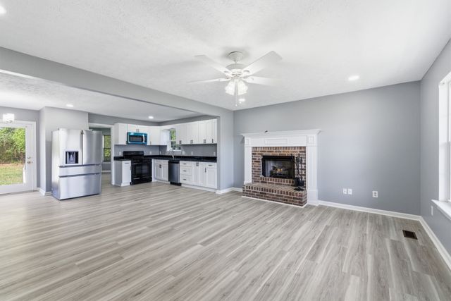 2039 Sterling St, Murfreesboro, TN 37127