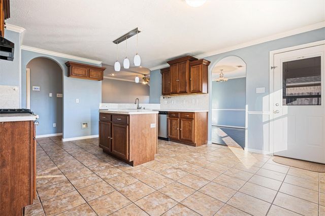 2813 32nd Avenue N, Texas City, TX 77590